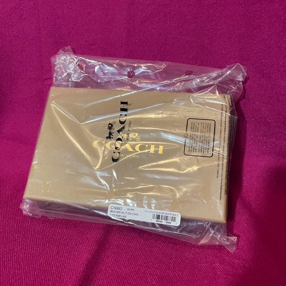 NWT COACH box set: mini wallet with crossbody chain and two charms. - Picture 2 of 16